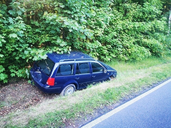 Wypadek na drodze wojewódzkiej 167. Zderzyły się dwa pojazdy [ZDJĘCIA]