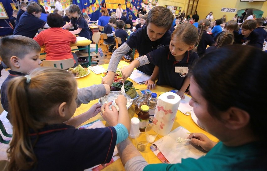 Uczniowie ze Szczecina bili Rekord Guinnessa w przygotowaniu zdrowego śniadania