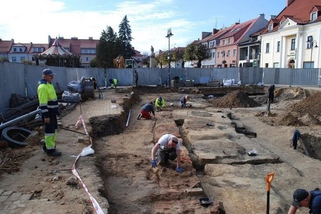 Podczas budowy nowej fontanny, pracownicy budowlani natknęli się na pozostałości dawnego ratusza.