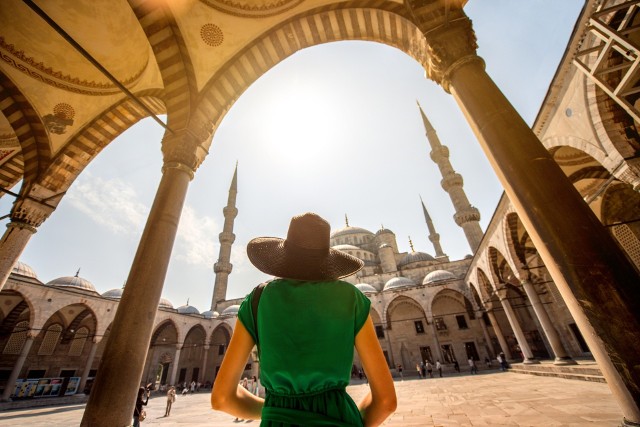 Kiedy zaczyna się ramadan 2023 i jak długo potrwa? Czy turyści mogą spodziewać się jakichś utrudnień w krajach muzułmańskich, takich jak Egipt czy Turcja? Czy ramadan to w ogóle dobry czas na planowanie urlopu i wakacji na Bliskim i Dalekim Wschodzie? Na te i więcej pytań odpowiadamy w naszym informatorze: Ramadan 2023 - wszystko, co turyści powinni wiedzieć o świętym miesiącu islamu.