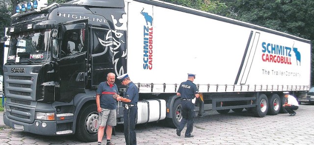 Policjanci z drogówki zapowiadają częstsze kontrole aut ciężarowych, które wjeżdżają do miasta.