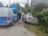 Pościg za BMW w gminie Zagnańsk. Ścigany wypadł z drogi. Nie chciał dmuchnąć w alkomat