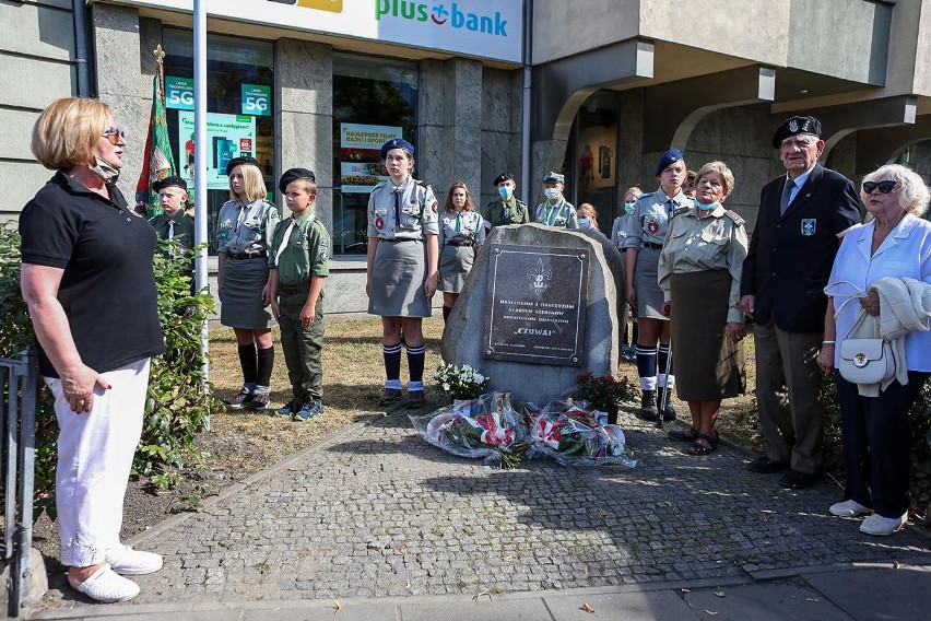 Punktualnie o godz. 17 w Szczecinie zawyły syreny. 76....