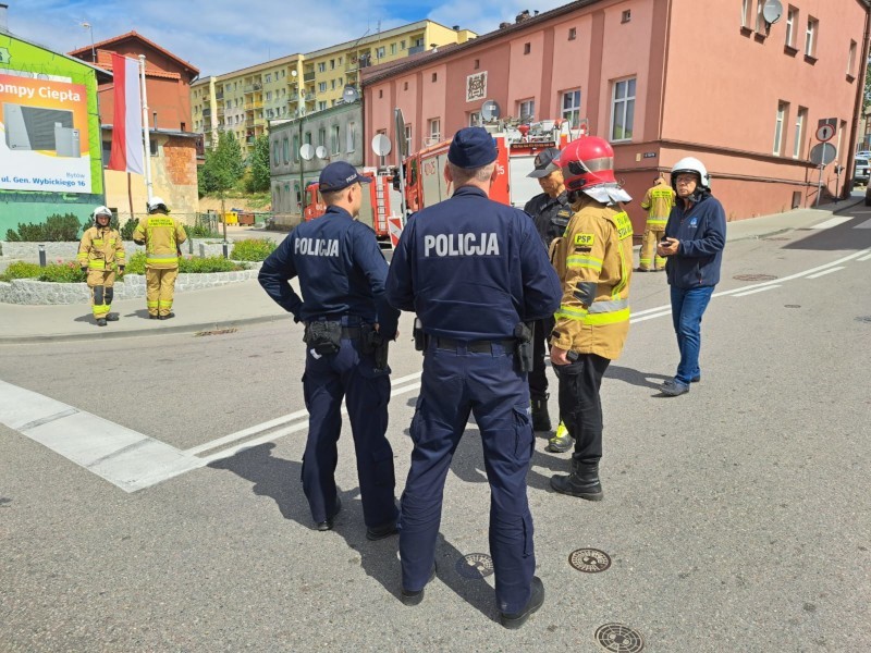 Około stukilogramowy pocisk lotniczy wykopano przy jednej z...