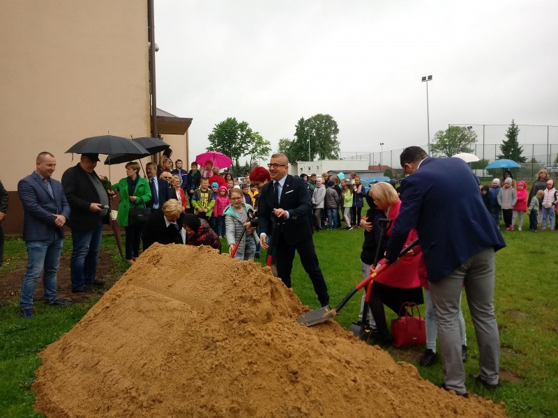 Gmina Gózd. Rusza budowa sali gimnastycznej przy szkole w Klwatce Królewskiej 