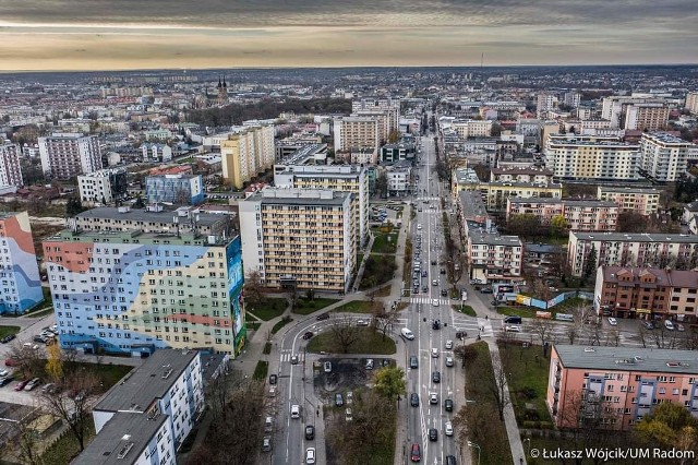 Prowadzone w Radomiu konsultacje społeczne są związane z projektem uchwały, której przyjęcie jest etapem poprzedzającym opracowanie "Gminnego Programu Rewitalizacji dla Gminy Miasta Radomia na lata 2022-2032”.