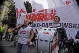 Protest w Warszawie: Tusk w Katowicach, a Duda i związkowcy w Warszawie