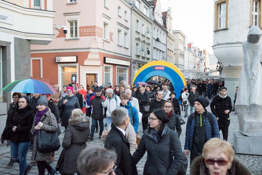 Protest w Opolu. Według policji manifestujących było około...