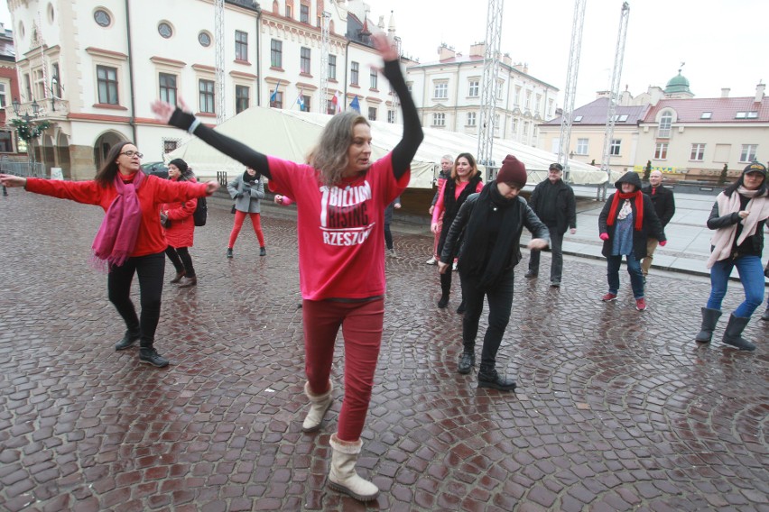 Nazywam się Miliard. Taniec na rzeszowskim Rynku przeciwko przemocy seksualnej [ZDJĘCIA, WIDEO]