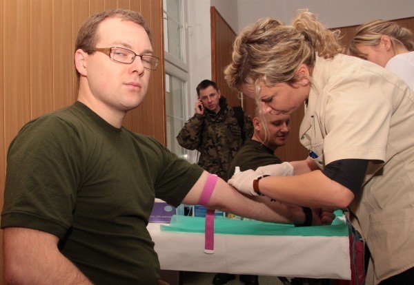 Żołnierze chcą ratować chorych na białaczkę