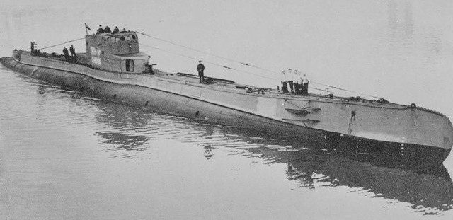 Orzeł miał 84 m długości i 6,7 m szerokości. Był wyposażony w 20 torped oraz działo Bofors.