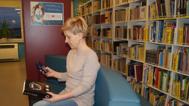 Biblioteka w Krasocinie wzbogaciła się o tak zwany Czytak Plus – urządzenie przystosowane do obsługi przez osoby niewidome.
