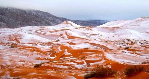 Na Saharze spadł śnieg! [zdjęcia]