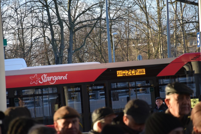 Odsłonięcie płyty pamiątkowej w hołdzie dla Sławomira Pajora w Zintegrowanym Centrum Przesiadkowym [ZDJĘCIA]