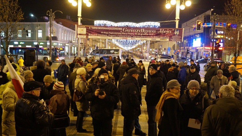 Demonstracja KOD w Częstochowie. "Demokracjo spoczywaj w...