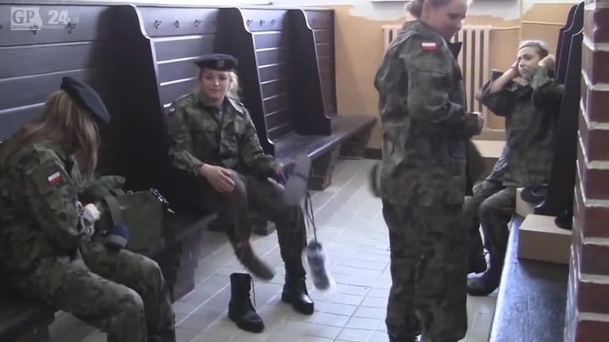 Ochotnicy w jednostce wojskowej w Ustce.