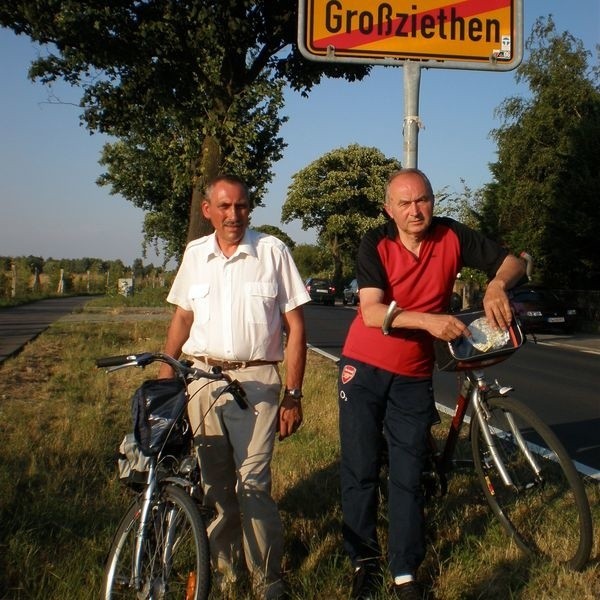 Kazimierz Winiarski (z prawej) i Bogusław Staniaszek na trasie do Brukseli.