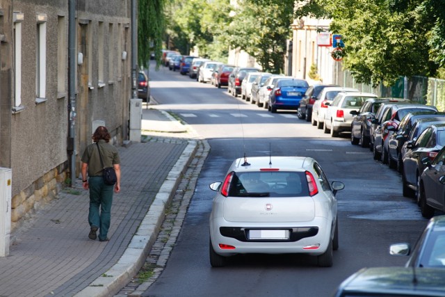Po obu stronach ulicy Bonczyka mogą obecnie parkować auta mieszkańców, a ruch nie jest duży. Nowa inwestycja na pewno to zmieni.