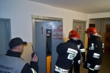 Chłopcy uwięzieni w windzie. Interweniowała straż pożarna