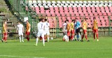 Przepychanki na meczu Korony II Kielce z  Lewartem Lubartów, w konsekwencji czerwona i żółta kartka. Korona II wygrała 1:0 [ZDJĘCIA]