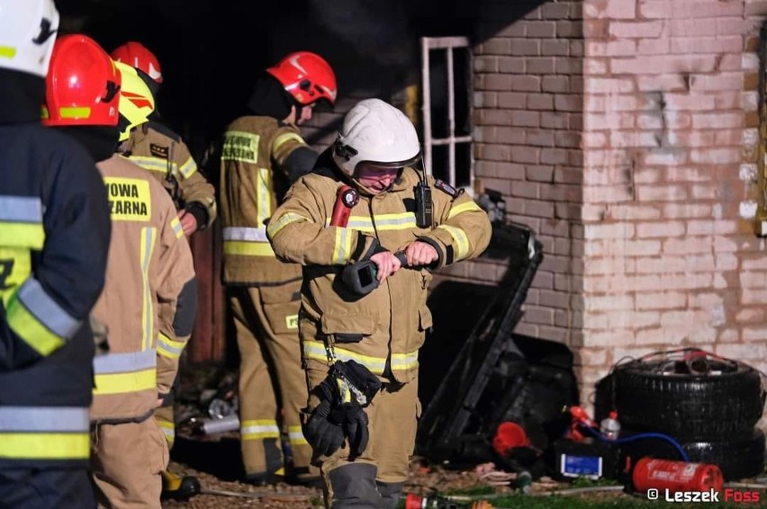 Pożar budynku mieszkalno – gospodarczego w Wierzbicy. 30 tysięcy złotych strat
