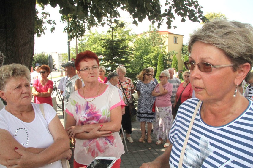 Protest wobec powtarzających się problemów z wodą w Piekoszowie [WIDEO, zdjęcia]