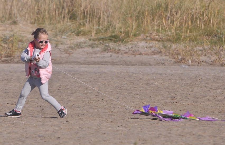 Świnoujście. Mnóstwo latawców na świnoujskiej plaży [ZDJĘCIA]