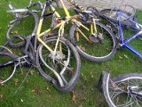Chcieli zapłaty za zniszczone rowery. No to zrobiono z nich bandytów