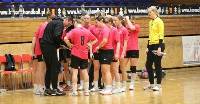 Juniorki Korony Handball w ćwierćfinale Mistrzostw Polski. Zespół Szymona Żaby-Żabińskiego zajął 1 miejsce 