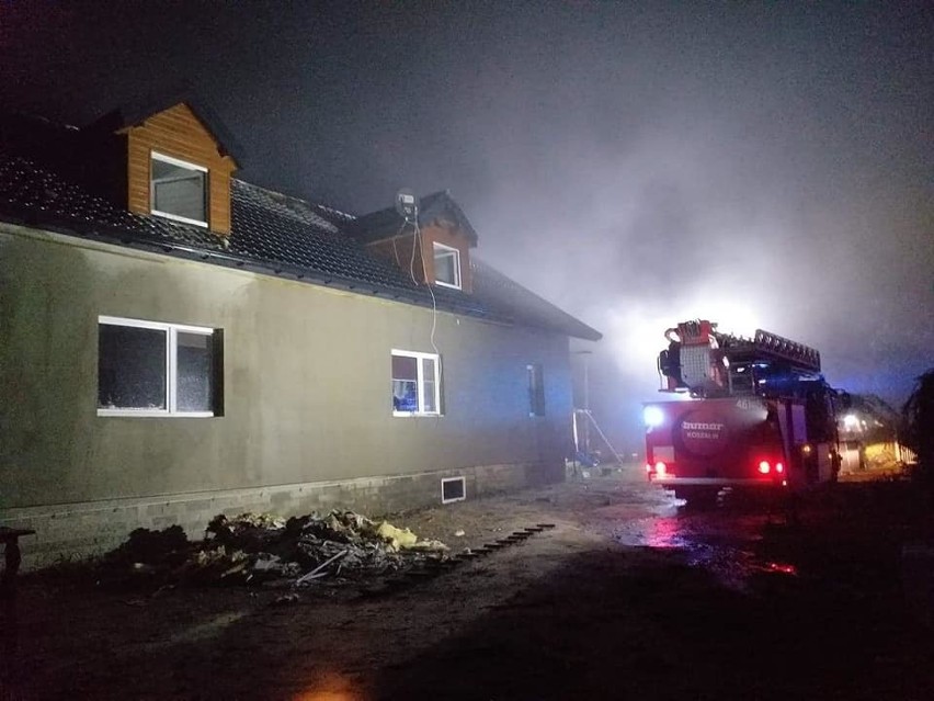 Pożar domu w Przewozie Tarnowskim koło Magnuszewa. 200 tysięcy złotych strat. Rodzina straciła dach nad głową