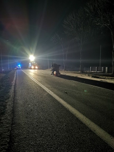 Tragedia w Smogorzowie. Opel koziołkował, młody kierowca zginął na miejscu