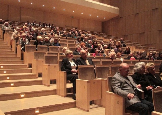 Sala koncertowa Filharmonii podczas  sobotniej   transmisji z Nowego Jorku