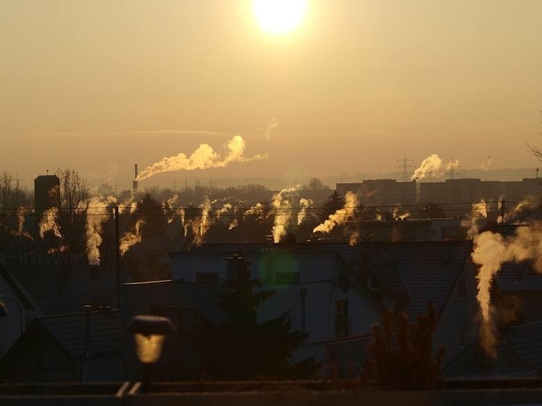 Smog w powiecie bytowskim. Czujniki "krzyczały" na czerwono (ZDJĘCIA)