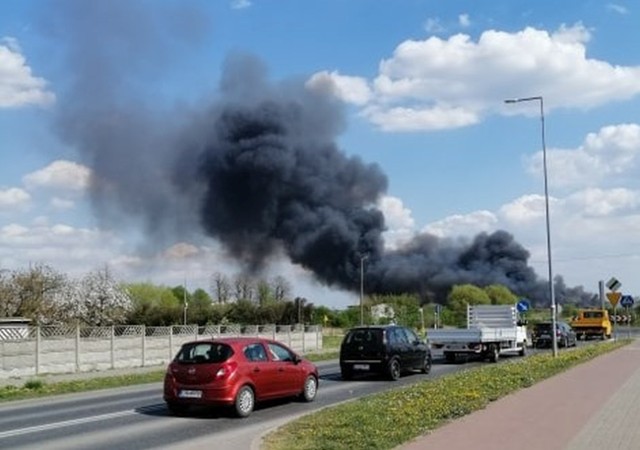 Jak informuje nas kpt. Jarosław Skotnicki z inowrocławskiej straży pożarnej, na Kozłówce w Inowrocławiu pali się około 400 metrów kwadratowych trzciny.