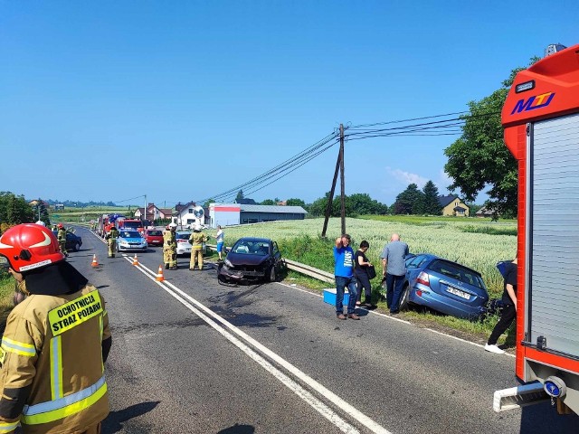 Karambol pod Krakowem. Pięć samochodów zderzyło się na drodze wojewódzkiej w gminie Kocmyrzów-Luborzyca