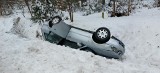 Kolejne wypadki w regionie. Młody kierowca Audi dachował w rowie w okolicach Żywkowie, 34-latka dachowała Subaru w Czajkach