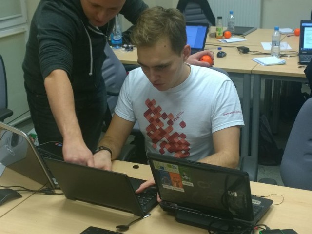 Sukces programistów z RzeszowaDrużyna PrimeBit podczas konkursu programistów.