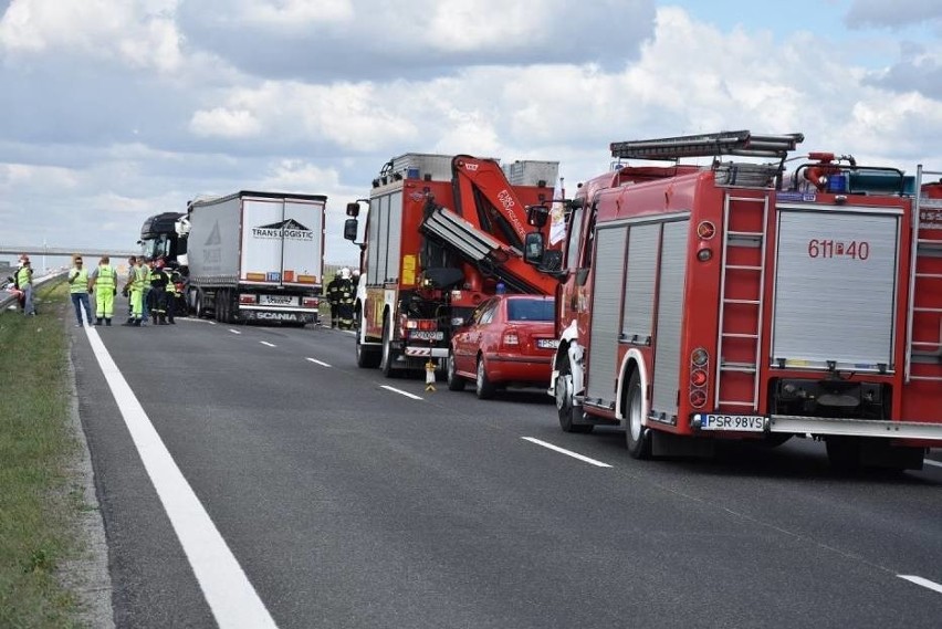 Autostrada A2: Wypadek. Karambol - jest kilka osób...