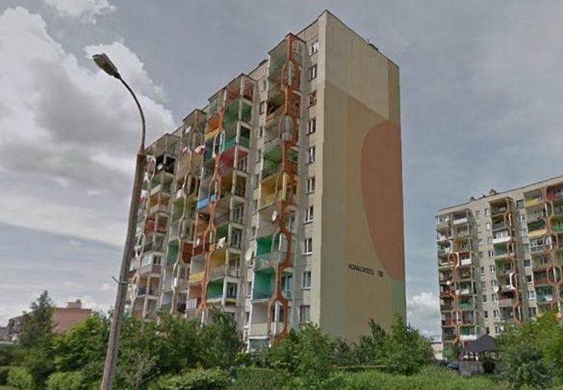 Mural przy ul. Alfreda Wierusza - Kowalskiego 18. Internauci zadecydują, który projekt muralu ozdobi ścianę bloku (zdjęcia)