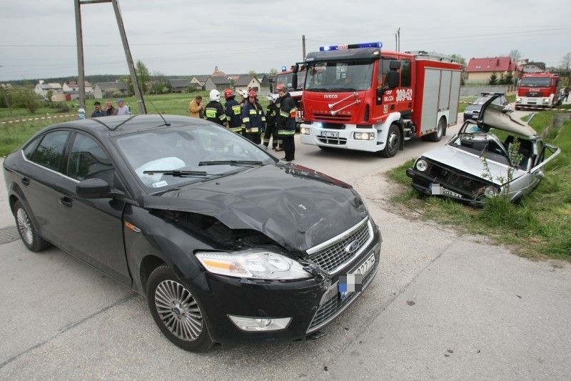 Zderzenie forda i volkswagena w Bilczy