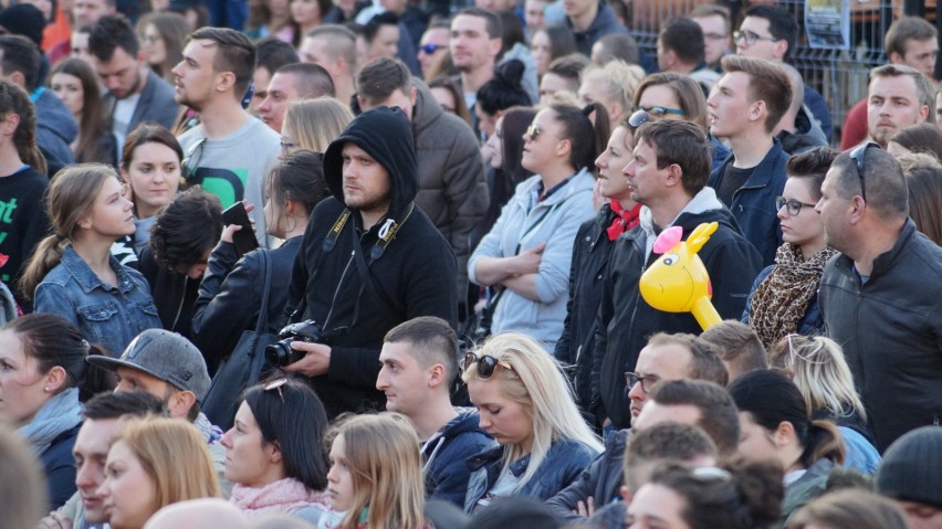 Rybnik oszalał! Dzikie tłumy na koncercie Miuosha i O.S.TR.