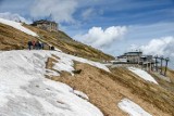 Tatry. Na Kasprowym Wierchu sporo turystów. Choć to środek tygodnia i poza sezonem