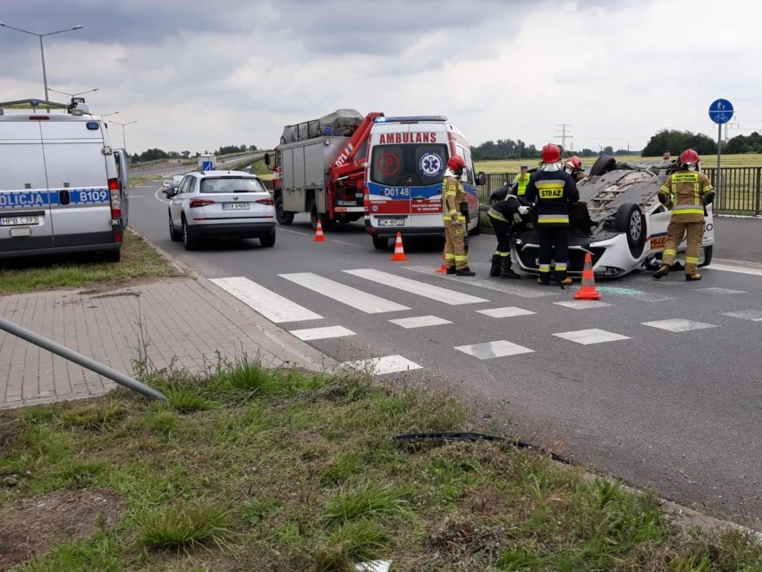 Wypadek taksówki na obrzeżach Wrocławia (ZDJĘCIA)