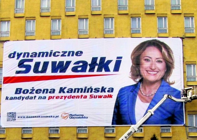 Plakat Bożeny Kamińskiej na jednym z suwalskich hoteli.