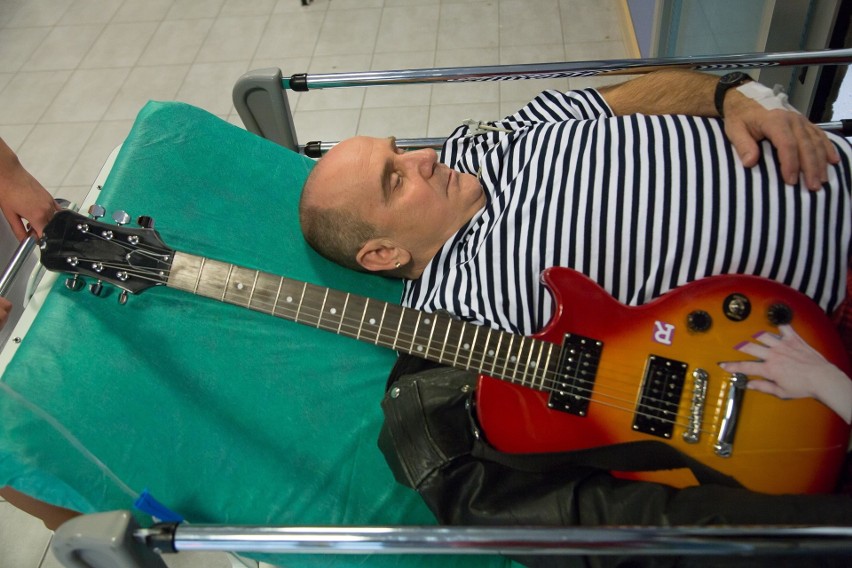 Do szpitala w Leśnej Górze trafi rockman Ryszard....