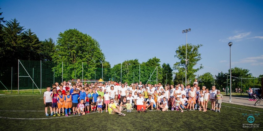 Euro 2016. Kibice ze Zwolenia utworzyli "żywą" flagę