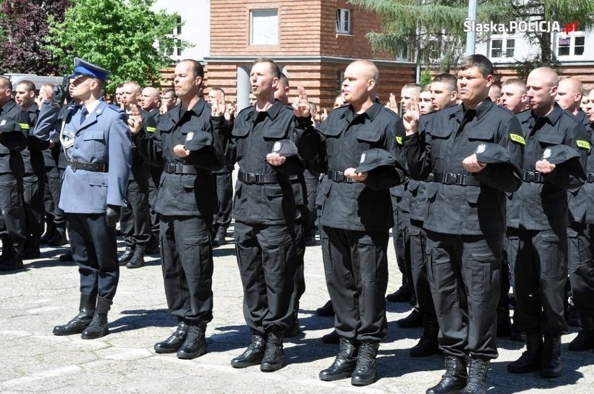 Ślubowanie nowych policjantów w Katowicach