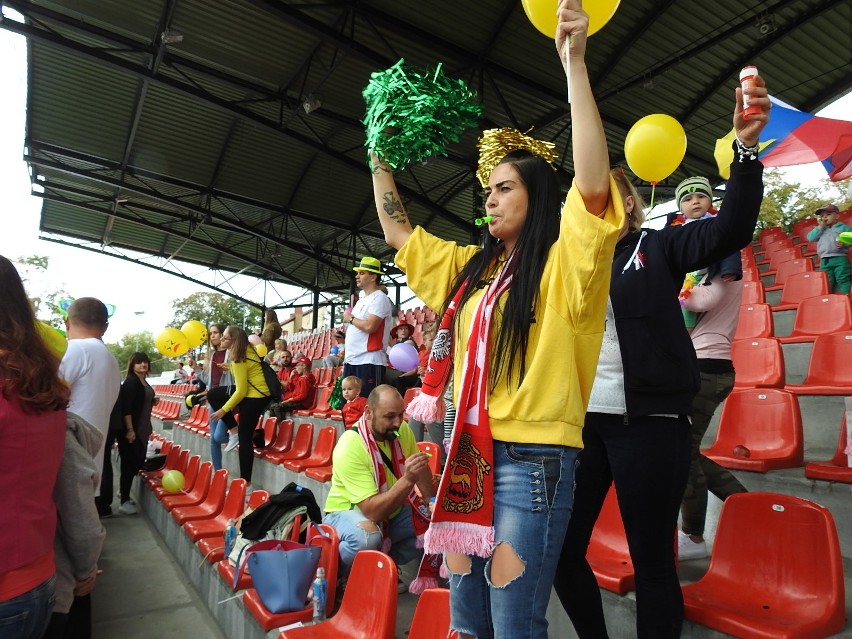 Łomża. 4. edycja PKO Bieg Charytatywny na stadionie. Pomagali z każdym krokiem i pokonywali rekordy [ZDJĘCIA, WIDEO]