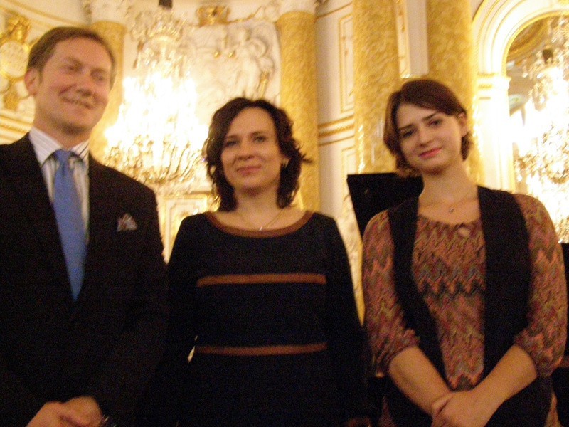 Olga Skonecka ( z prawej) i minister Monika Smoleń