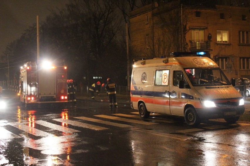 Wypadek na Karolewskiej: Kobieta w ciąży wjechała pod tramwaj [ZDJĘCIA]